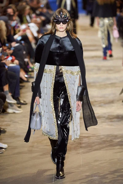 Look 19